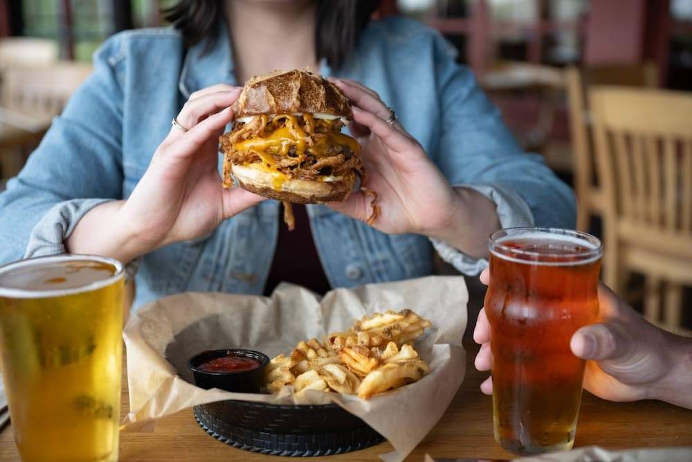 Featured image for post: Best Sports Bar & Burger Restaurant in Minneapolis, MN